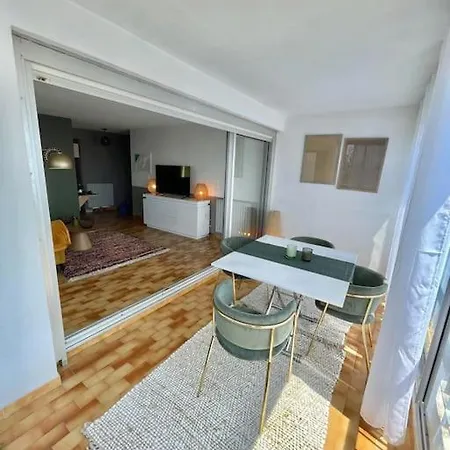 Le Nid Ensoleille - Centre Port Апартаменты *