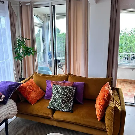 Le Nid Ensoleille - Centre Port Apartment